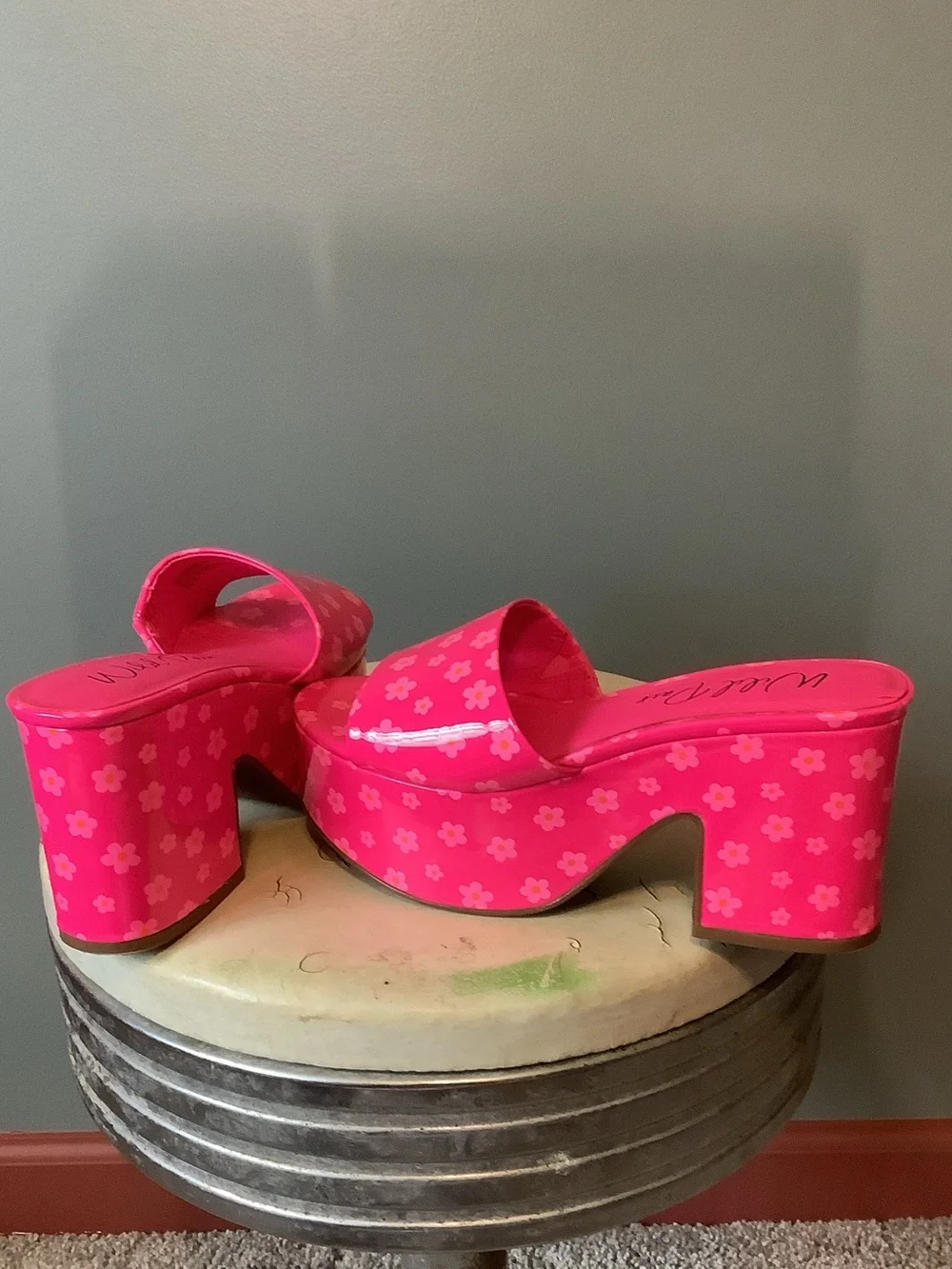 Wild Pair Hot Pink Floral Platform Sandals - Size 5. Excellent Condition.